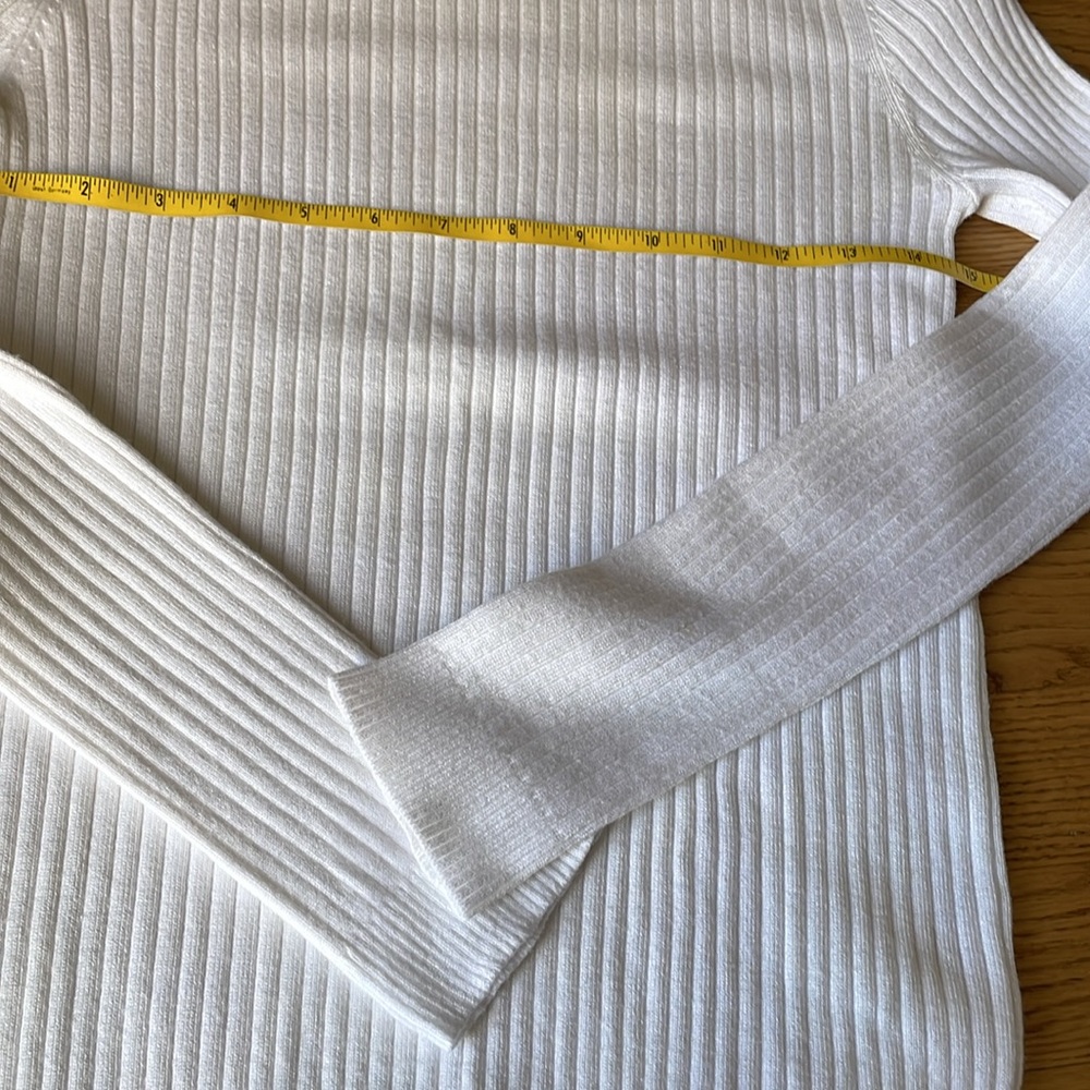 Forever 21 White Sweater NWOT - Picture 7 of 8